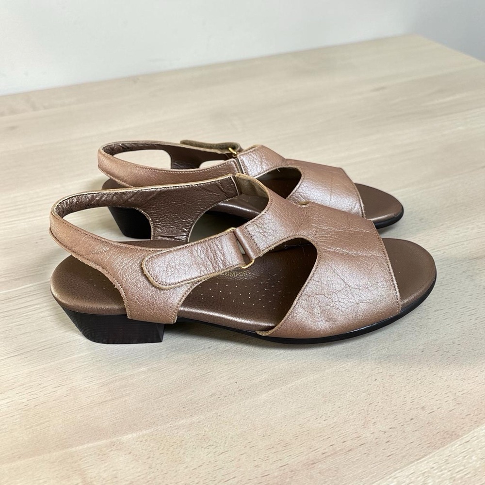 SAS Slingback Sandals Size 9.5W Beige Metallic Open Toe Block Heel Cushioned
